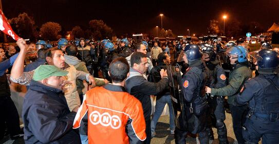 Torino, guerriglia antagonista ai mercati generali 2