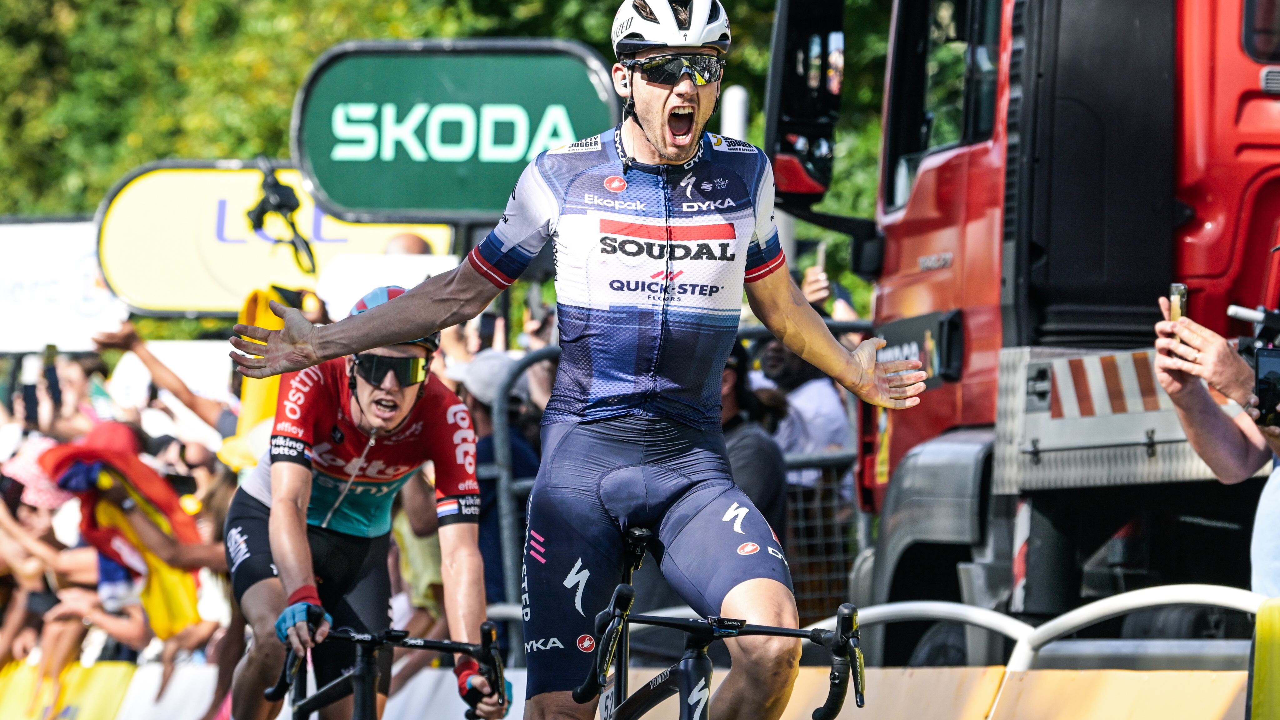 Tour, fuga d’altri tempi da 185 km. Philipsen beffato, in volata vince Asgreen