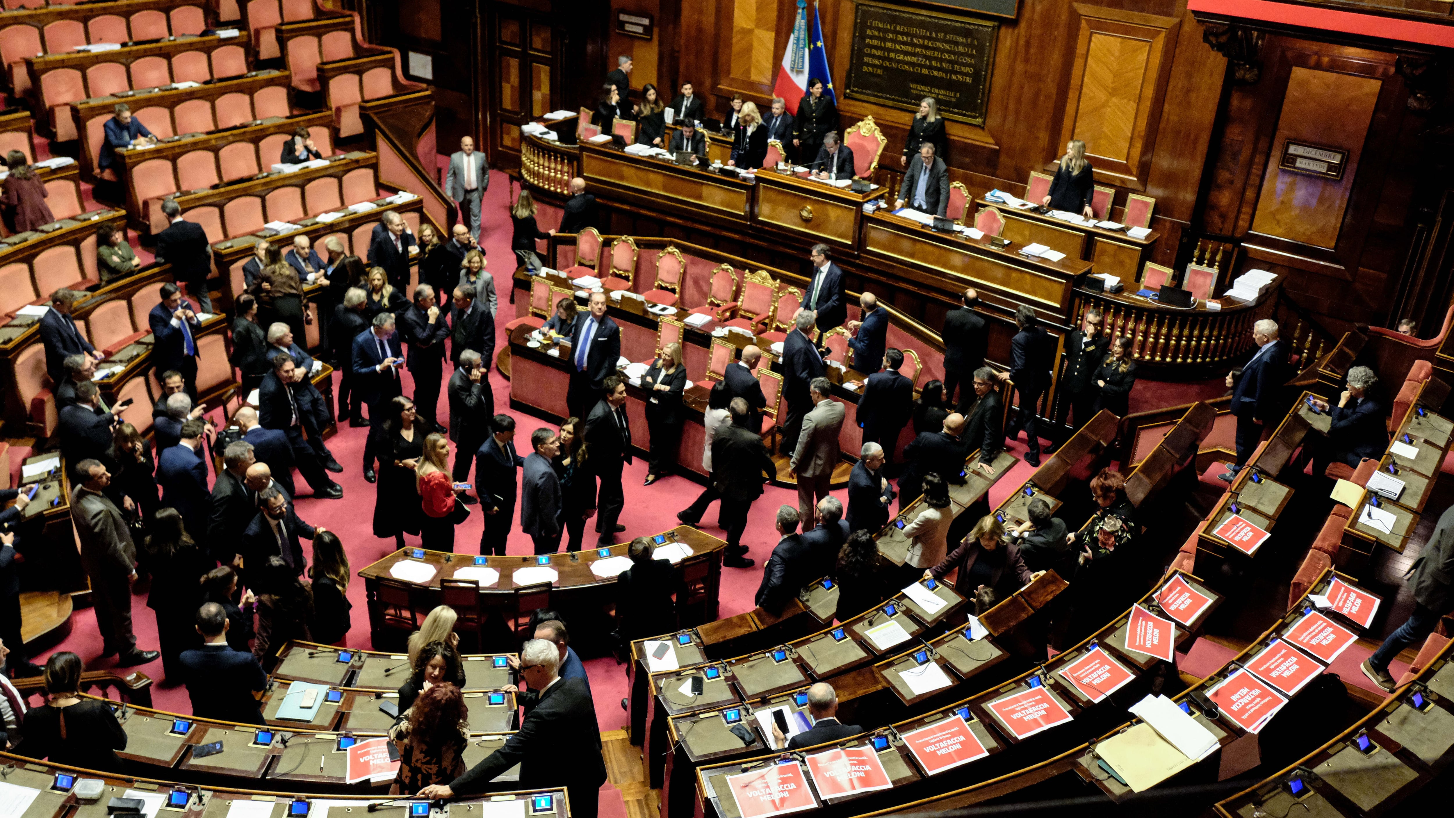 Pd, scintille a gruppo dem Senato, lite tra Alfieri e Sensi: cosa è successo in Aula