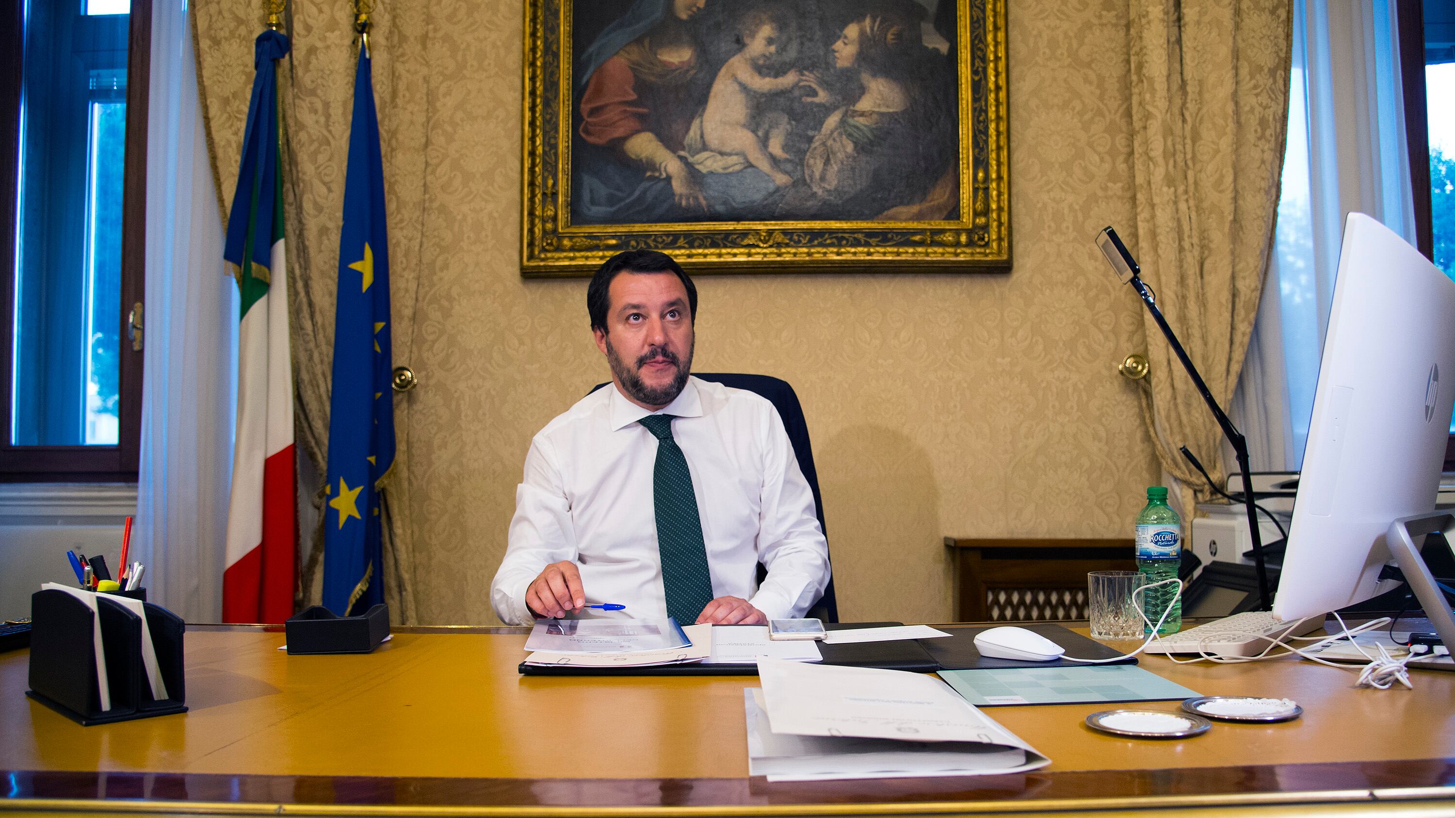 Salvini zittisce Gino Strada: "Fine mangiatoia immigrazione li fa impazzire"