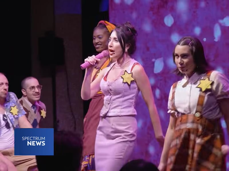 Anna Frank diventa Latinx e pansessuale: il musical che fa a pezzi il woke
