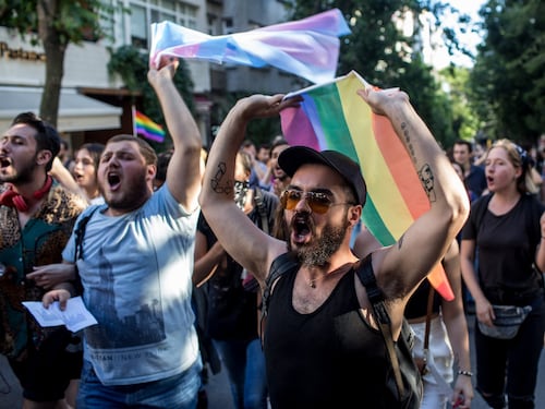 Istanbul, la polizia interrompe il Gay Pride
