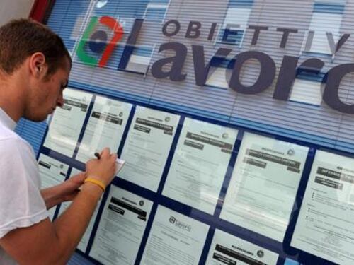 L'Istat: "Il lavoro cresce solo per gli anziani, per i giovani è in calo"