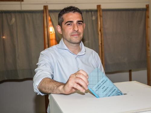 Parma, Pizzarotti e Scarpa al ballottaggio. Flop M5S