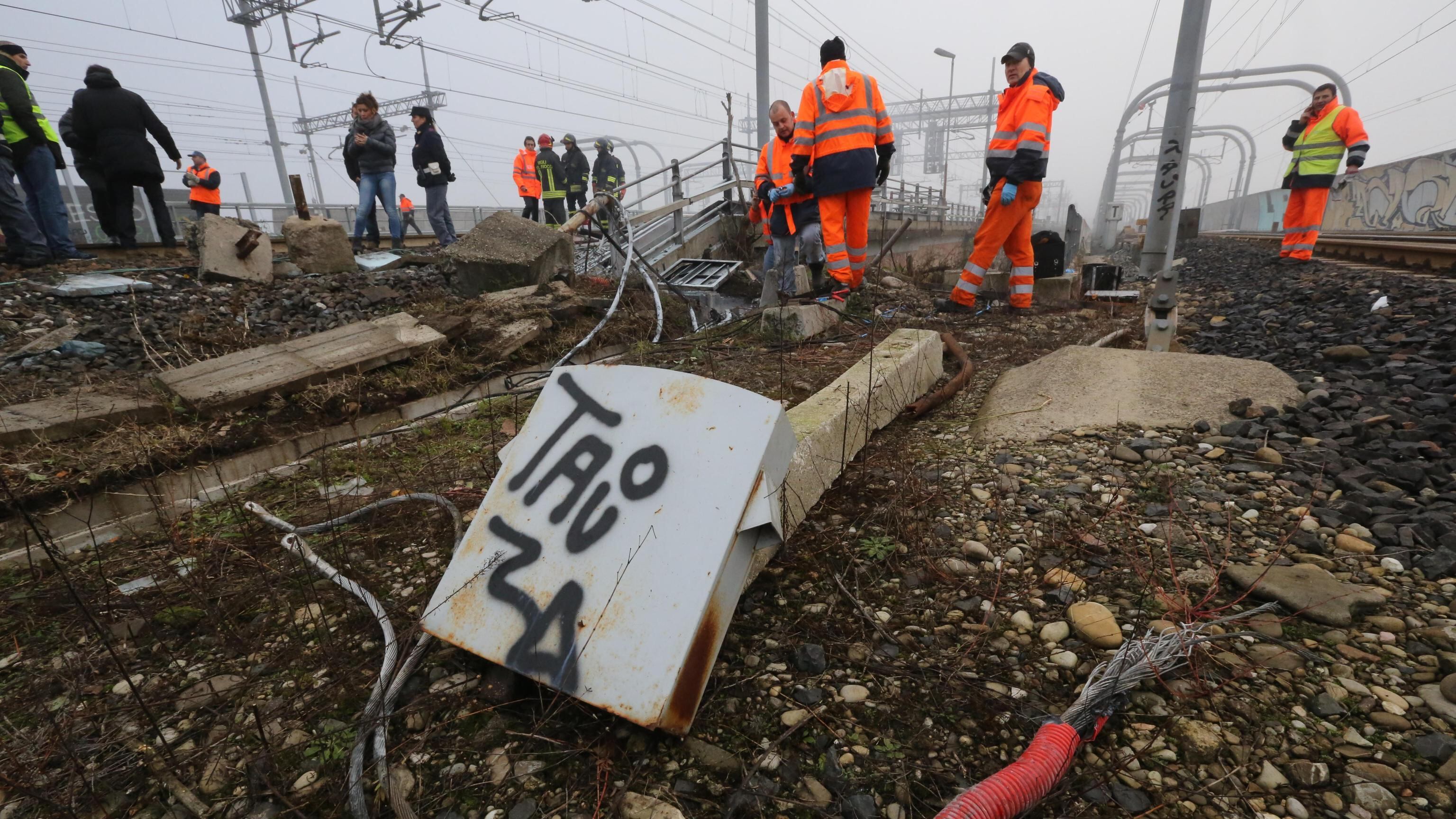 E i No Tav graziati dai giudici spiegano come sabotare i treni