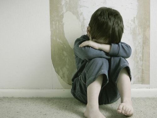 Parente abusa del nipote: i genitori lo scoprono leggendo il diario del figlio