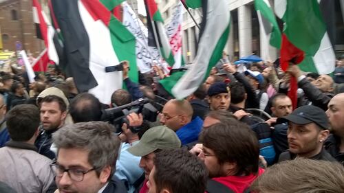 Tensioni al corteo di Milano 5