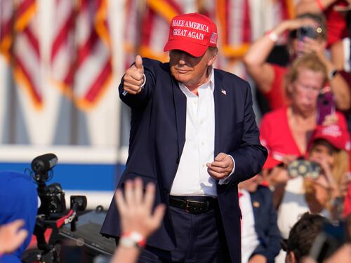 Vittoria legale per Trump: archiviato il caso dei documenti riservati a Mar-a-Lago