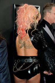 Lady Gaga in pelle ai Grammy Awards 7