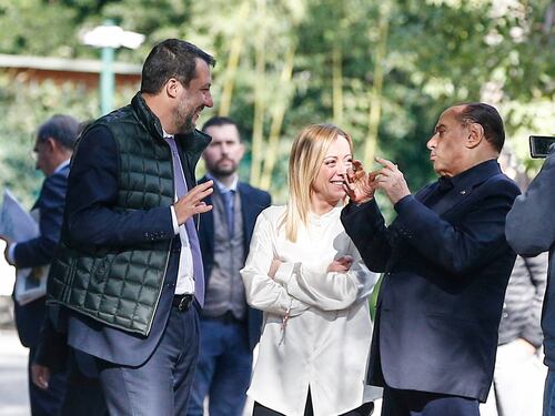 Salvini e Meloni chiamano il Cav: "Il caso durava da troppi anni"