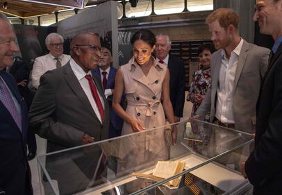 Meghan Markle e il Principe Harry romantici a teatro 8