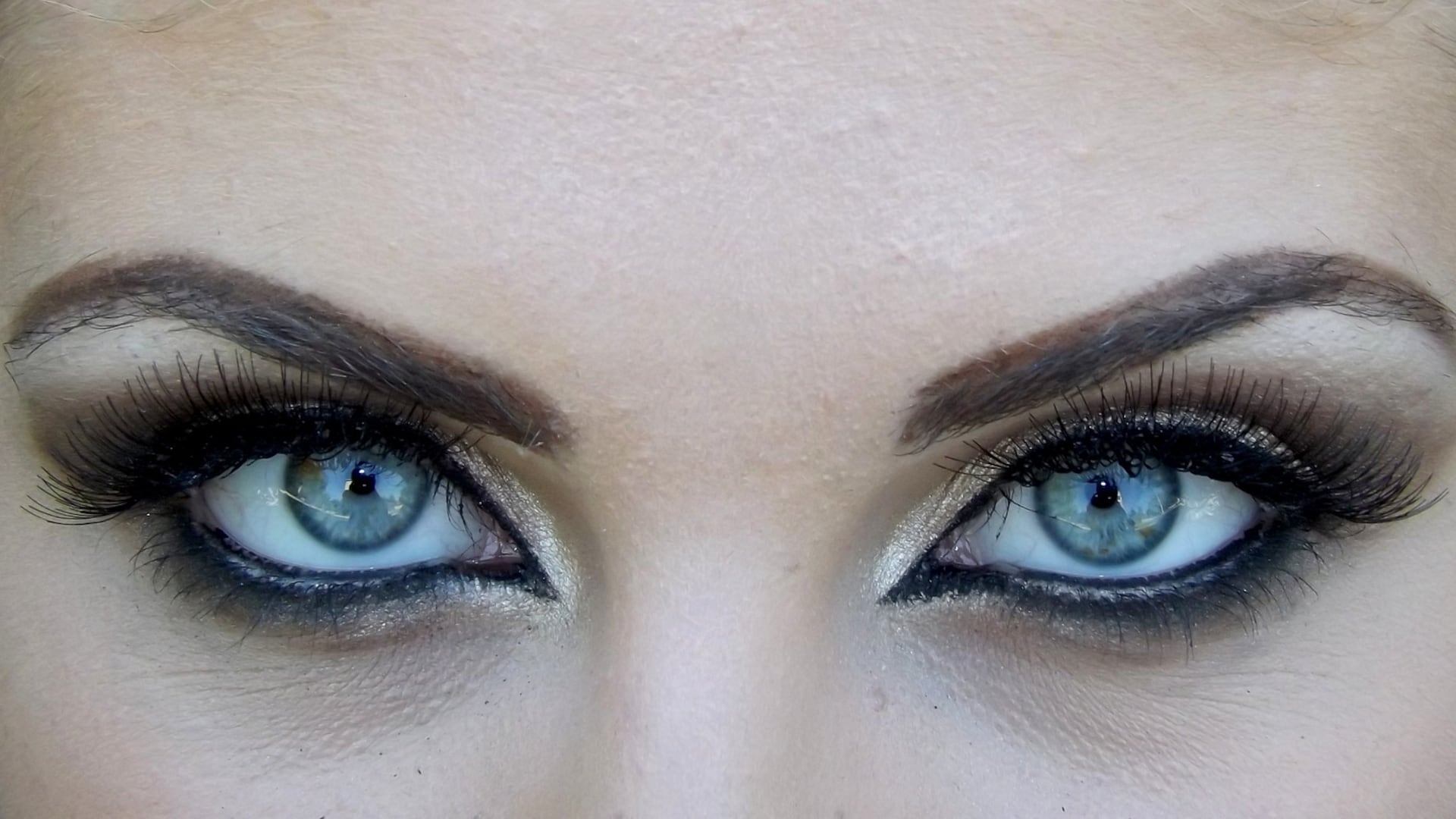 Sopracciglia: più folte con il make up