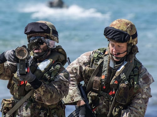 Italia, i tagli del governo sulla spesa militare