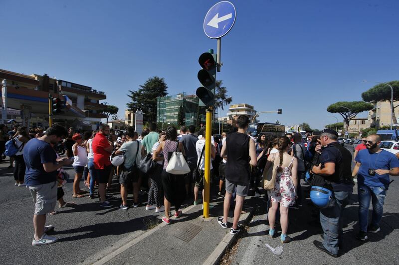 Protesta dei candidati a Roma 1