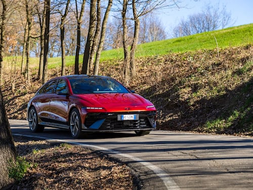 Hyundai Ioniq 6: la berlina elettrica si affina e convince ancora di più
