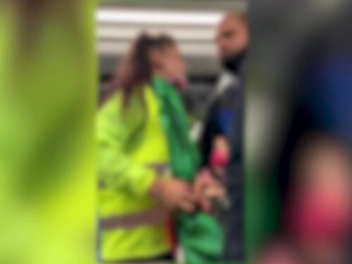 Lite con i No vax in metro. Medico presa a testate