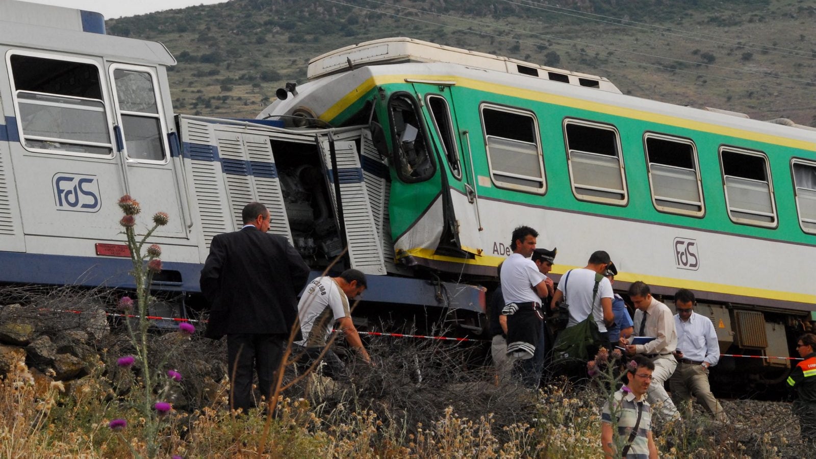 Lo scontro e la morte sul sedile accanto: il sangue sui binari della Sardegna