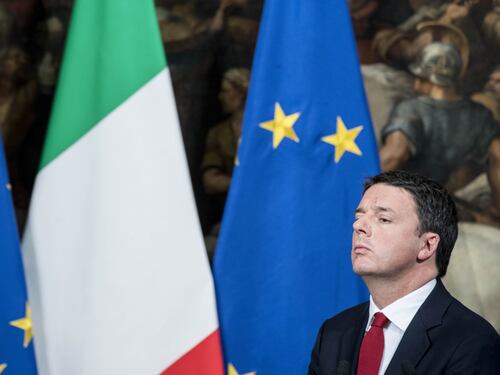 Renzi: "Il veto al bilancio europeo? Solo con il Sì al referendum"