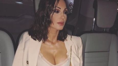Anna Tatangelo è sexy sui social ma i fan: “Sembri di plastica”