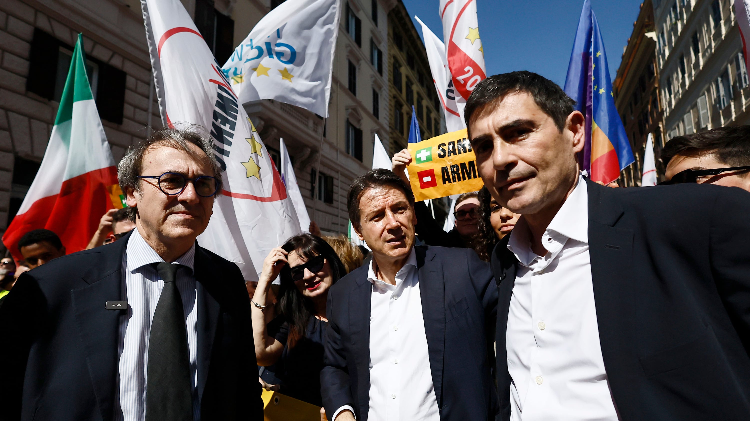Le missioni estere viste da sinistra: cinque partiti, cinque mozioni