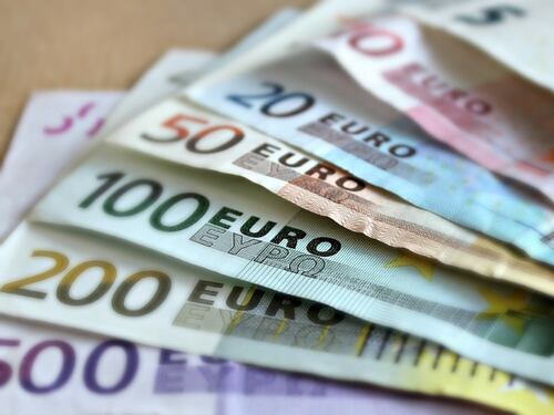 Ricatto all'amante sposato: 20mila euro in tre anni