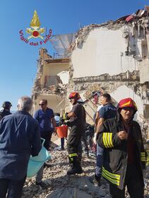 Le foto del crollo di Torre Annunziata 7
