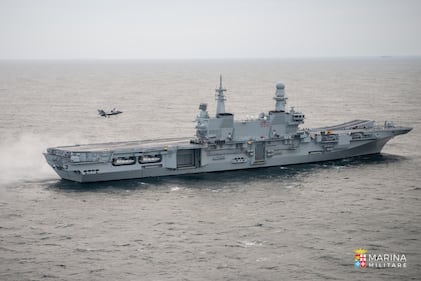 Appontaggio degli F-35 su Nave Cavour 1