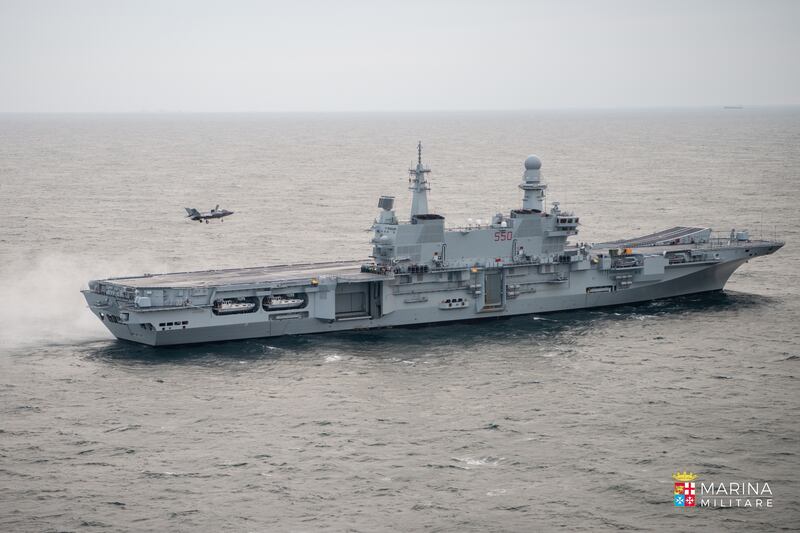 Appontaggio degli F-35 su Nave Cavour 1
