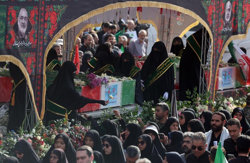 Teheran scende in piazza per i funerali dei "martiri" della guerra dei 12 giorni 7