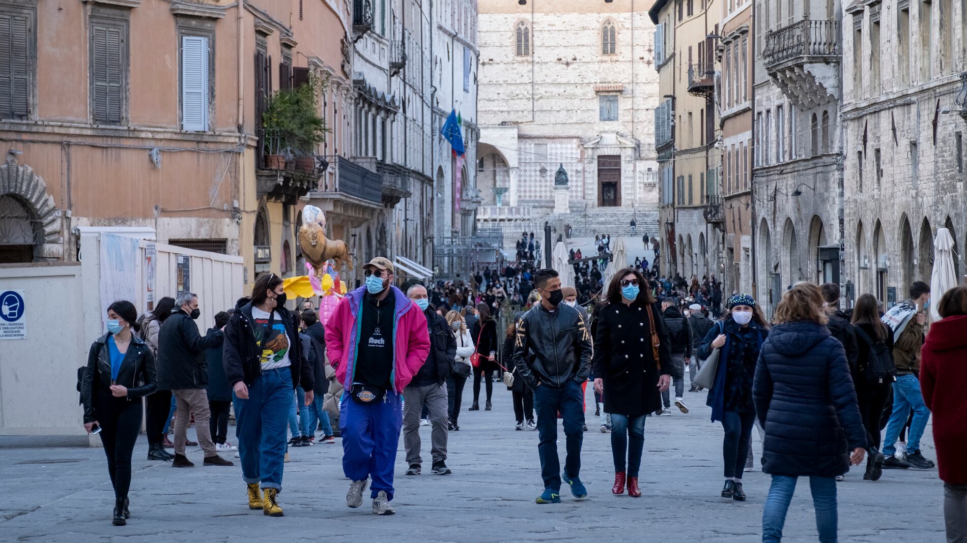 Chi ha "l'immunità ibrida": cosa succede nel nostro corpo
