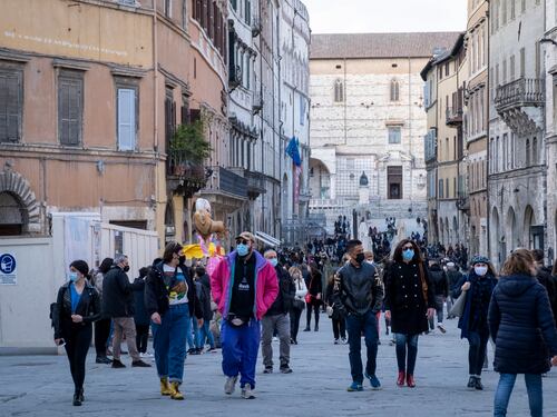 Chi ha "l'immunità ibrida": cosa succede nel nostro corpo