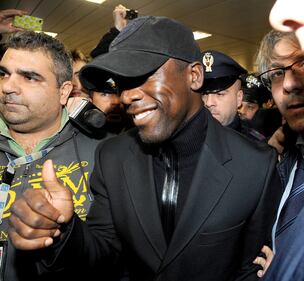 Seedorf, l'arrivo a Linate e a San Siro 3