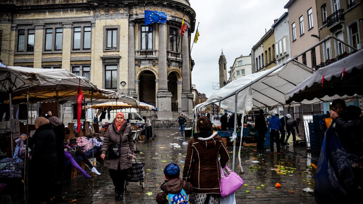 "Pericolo per la sicurezza nazionale". Il Belgio espelle l'imam di Molenbeek