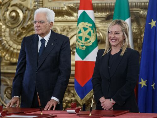 Il ricordo di Meloni: "Al Colle con il tailleur di Armani per l'orgoglio del Made in Italy"