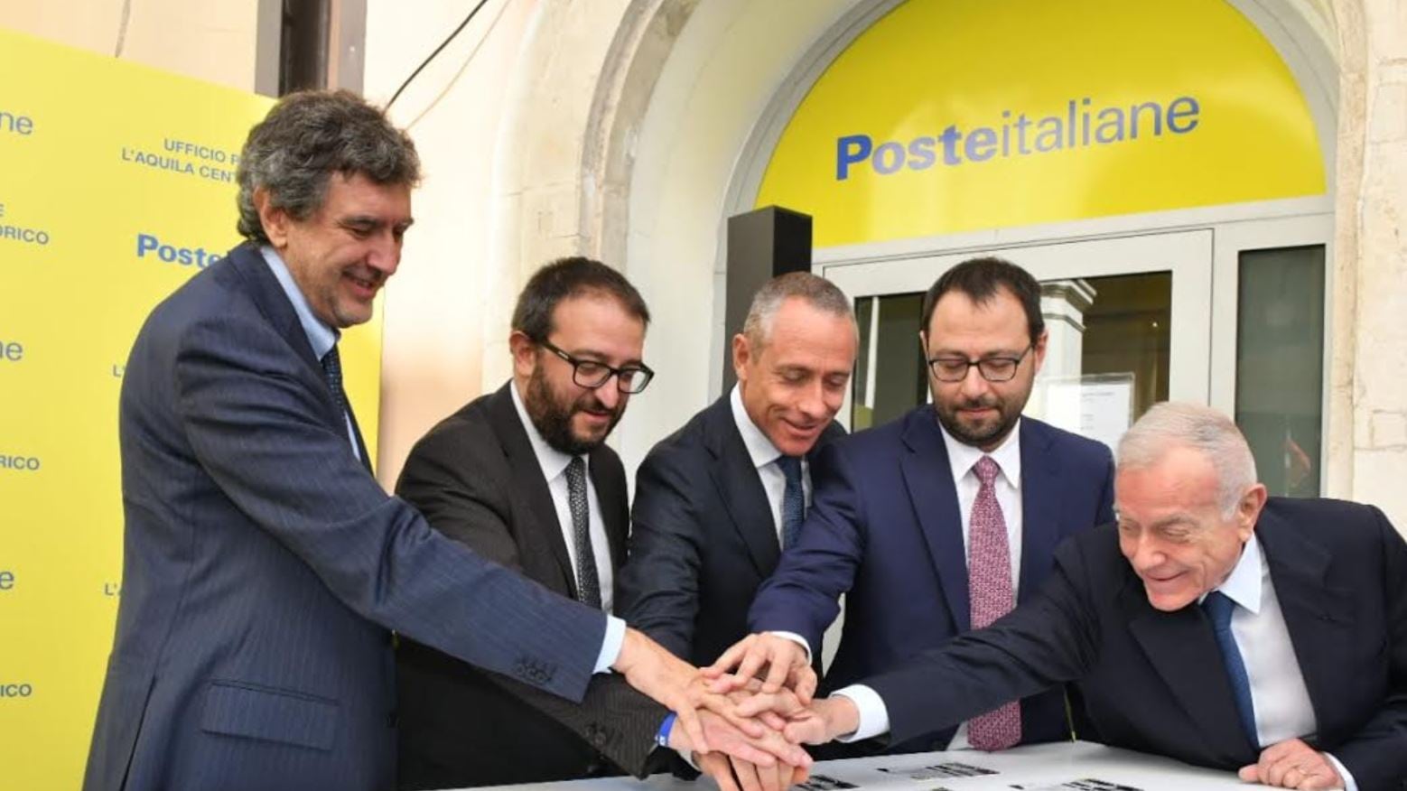 L'Aquila, lo Stato torna a farsi vedere: nella zona rossa riapre l'ufficio postale