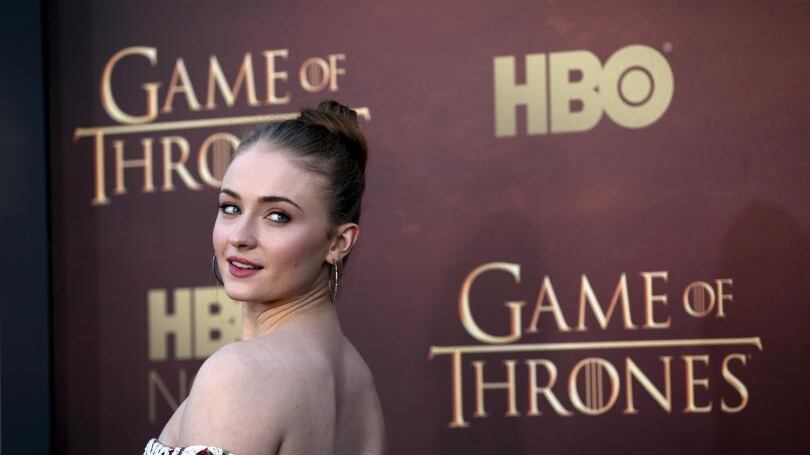 Sophie Turner: "Jennifer Lawrence ha preso a pugni la mia vagina"