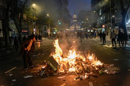 La rivolta di Buenos Aires contro Milei: le foto degli scontri 18