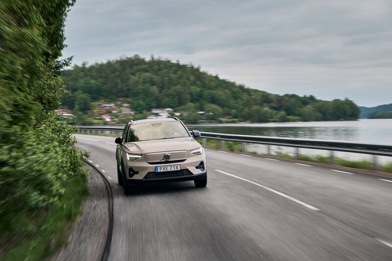 Volvo EX40, primo contatto: guarda la gallery 15