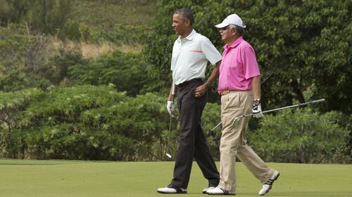 Golf e "mise" a fiori. Gli Obama alle Hawaii per Natale 11