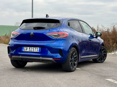 Renault Clio E-Tech: guarda la gallery della citycar ibrida francese 11