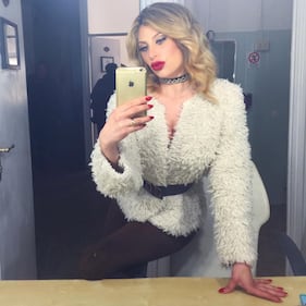 Paola Caruso, scollatura hot su Instagram 26