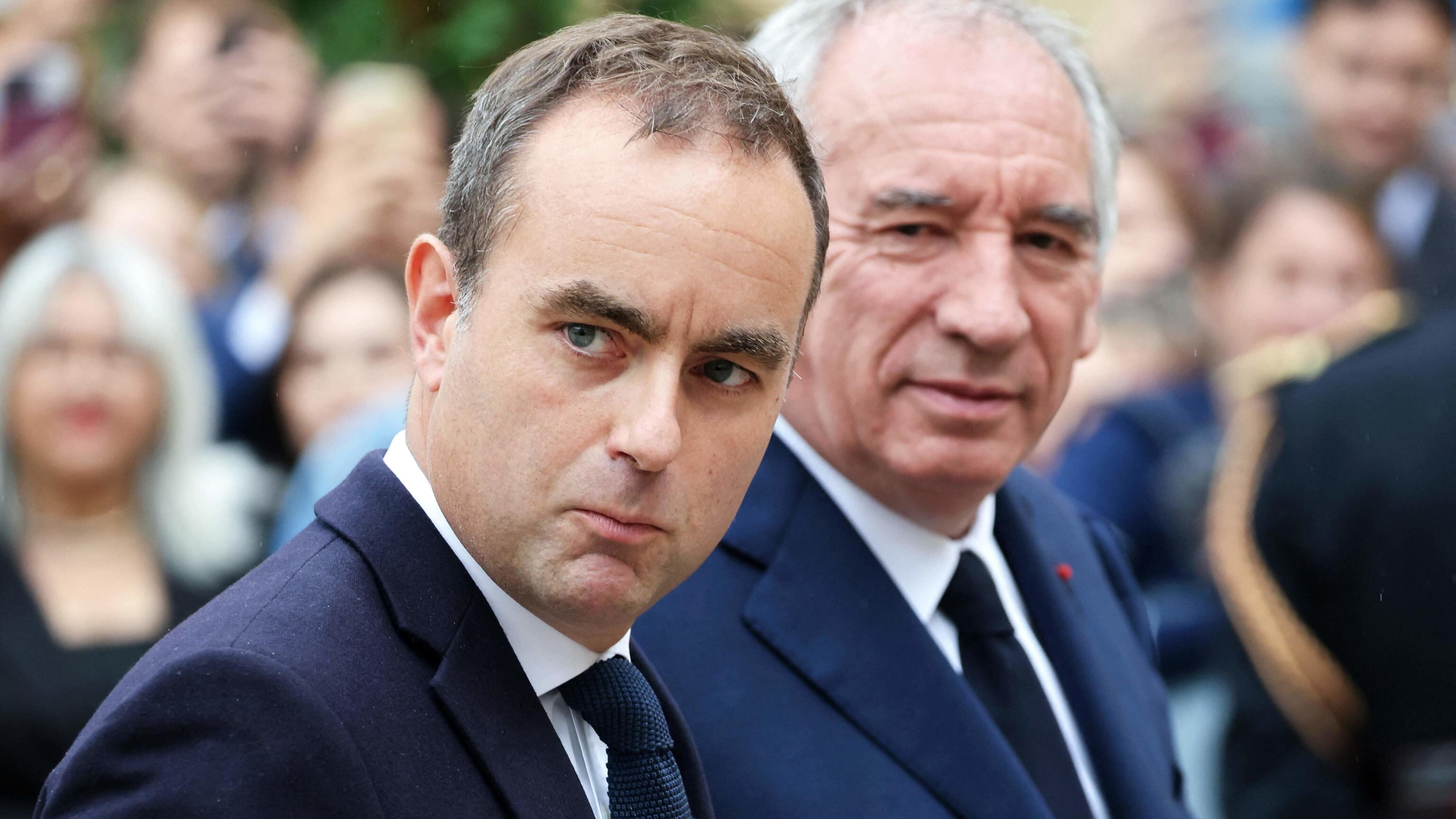 Lecornu alla ricerca della fiducia dei partiti: stop al taglio dei festivi e aperture a Le Pen