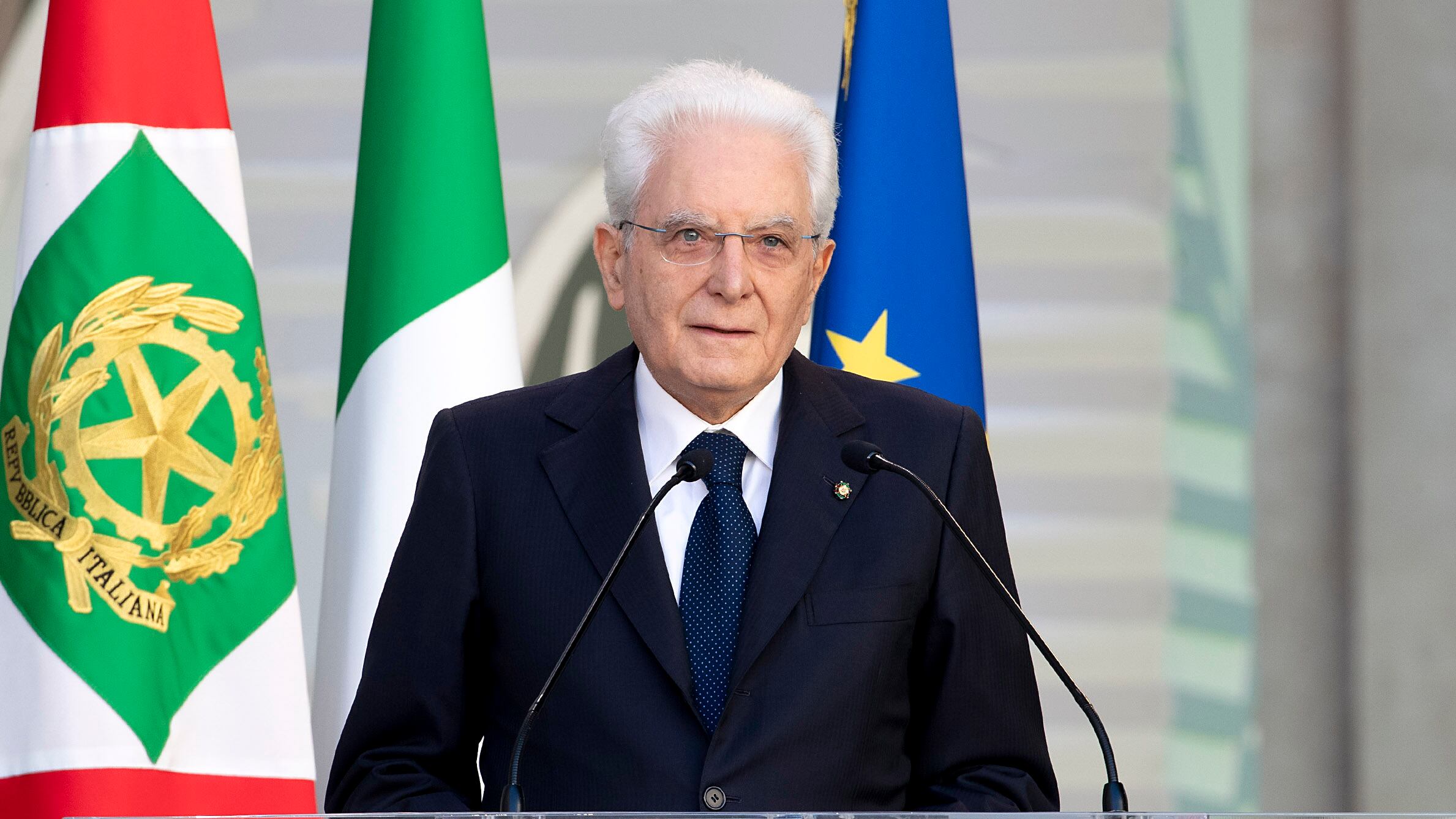 Mattarella avverte le Camere (e aiuta SuperMario): troppi commi, il prossimo decreto verrà respinto