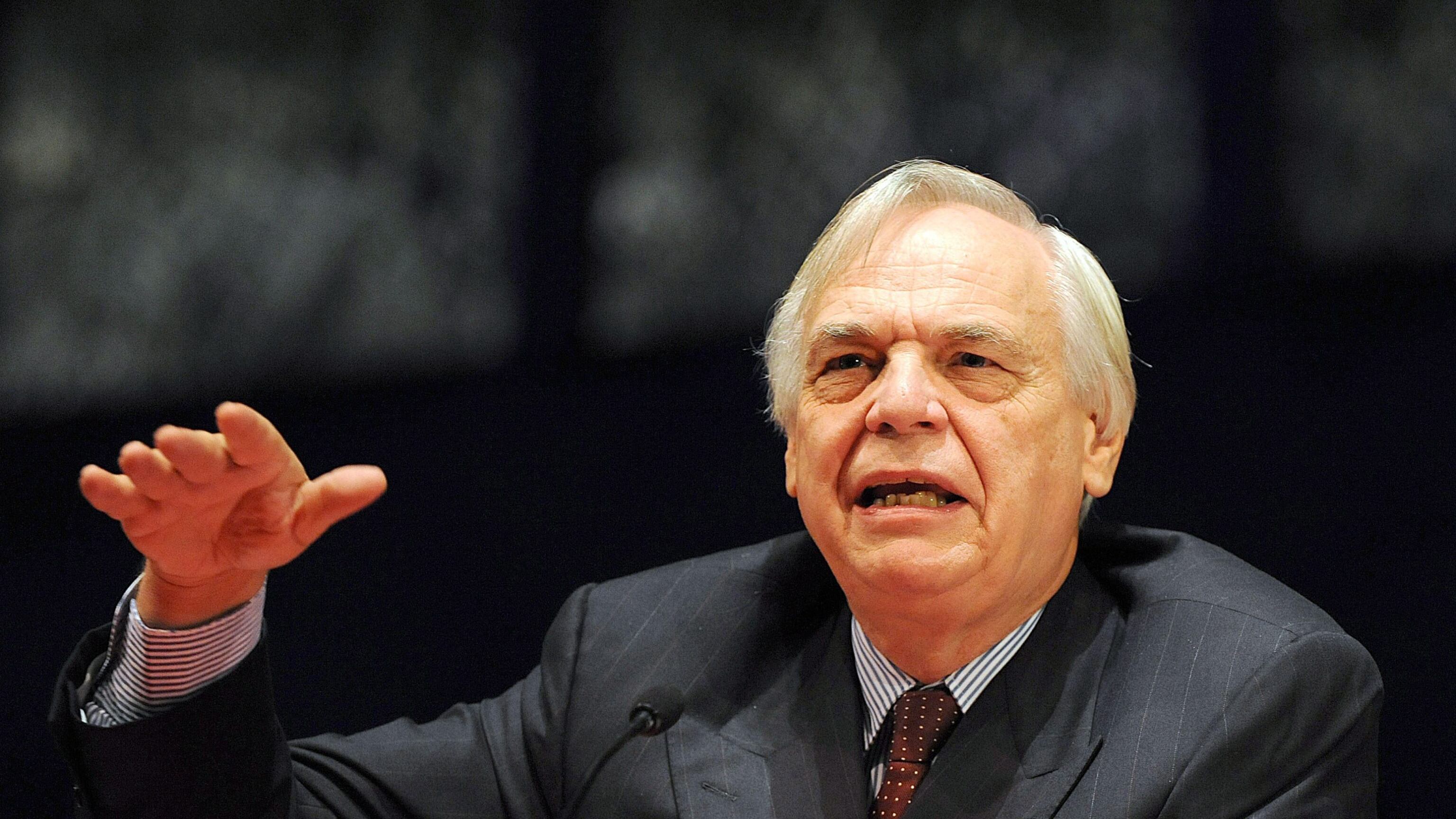 Opere comprate a Salisburgo Pereira finisce sulla graticola