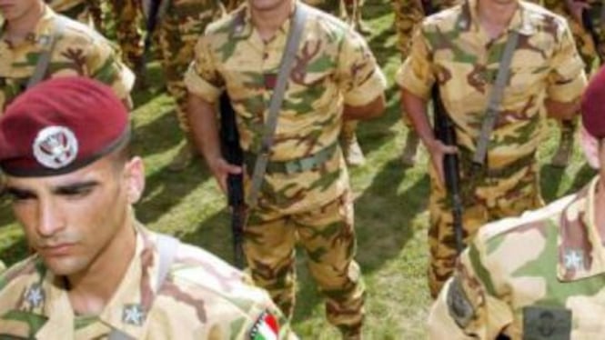 Ecco perché la Folgore si cinge il capo d'amaranto