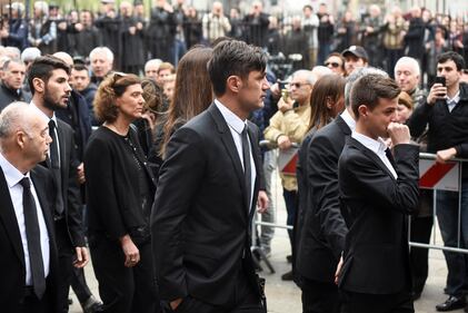 Amici, tifosi e persone comuni salutano il grande Cesare Maldini 2