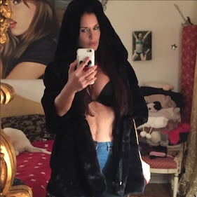 Antonella Mosetti hot, la scollatura arriva all'ombelico 4