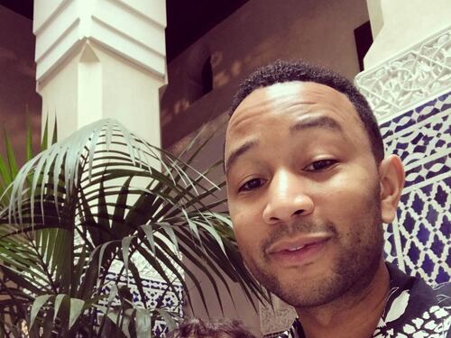 John Legend papà esemplare: "Mettiamo i fasciatoi nei bagni maschili"