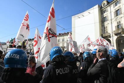 Torino, scontri tra polizia e No Tav 6