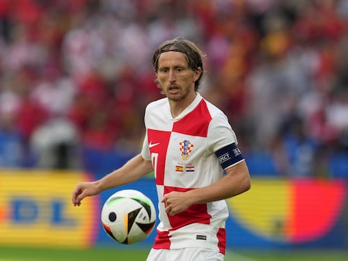 Milan, ecco la "distrazione" Modric contro le cessioni